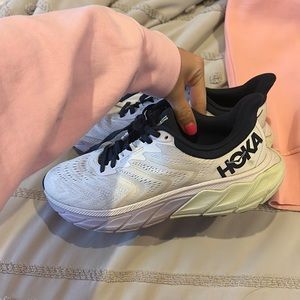 hoka arahi 5 size 8.5